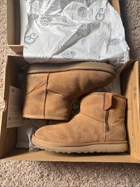 ugg classic mini bailey zip size 7 women's